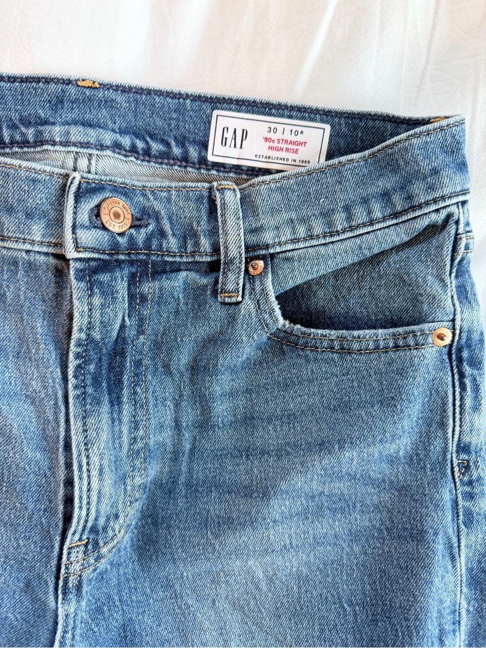 GAP Women’s High-Rise 90’s Straight Jeans in Medium Blue - Picture 3 of 3